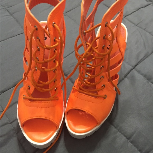 shoes - Picture 2 of 4